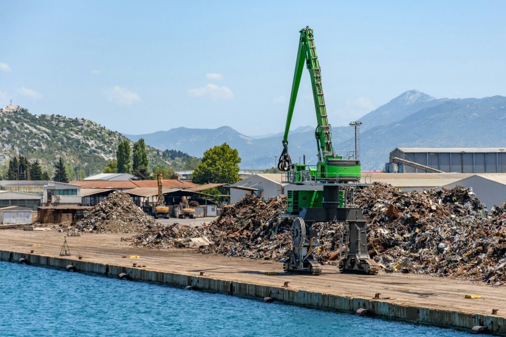 Industrial machinery for loading metal scrap on a sunny dock